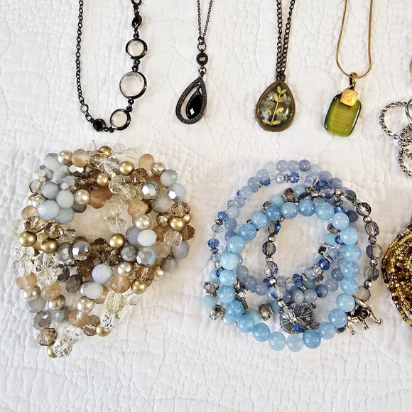 Large Costume Jewelry Lot Necklaces Bracelets Rings Earrings Beads Colorful - Picture 9 of 16